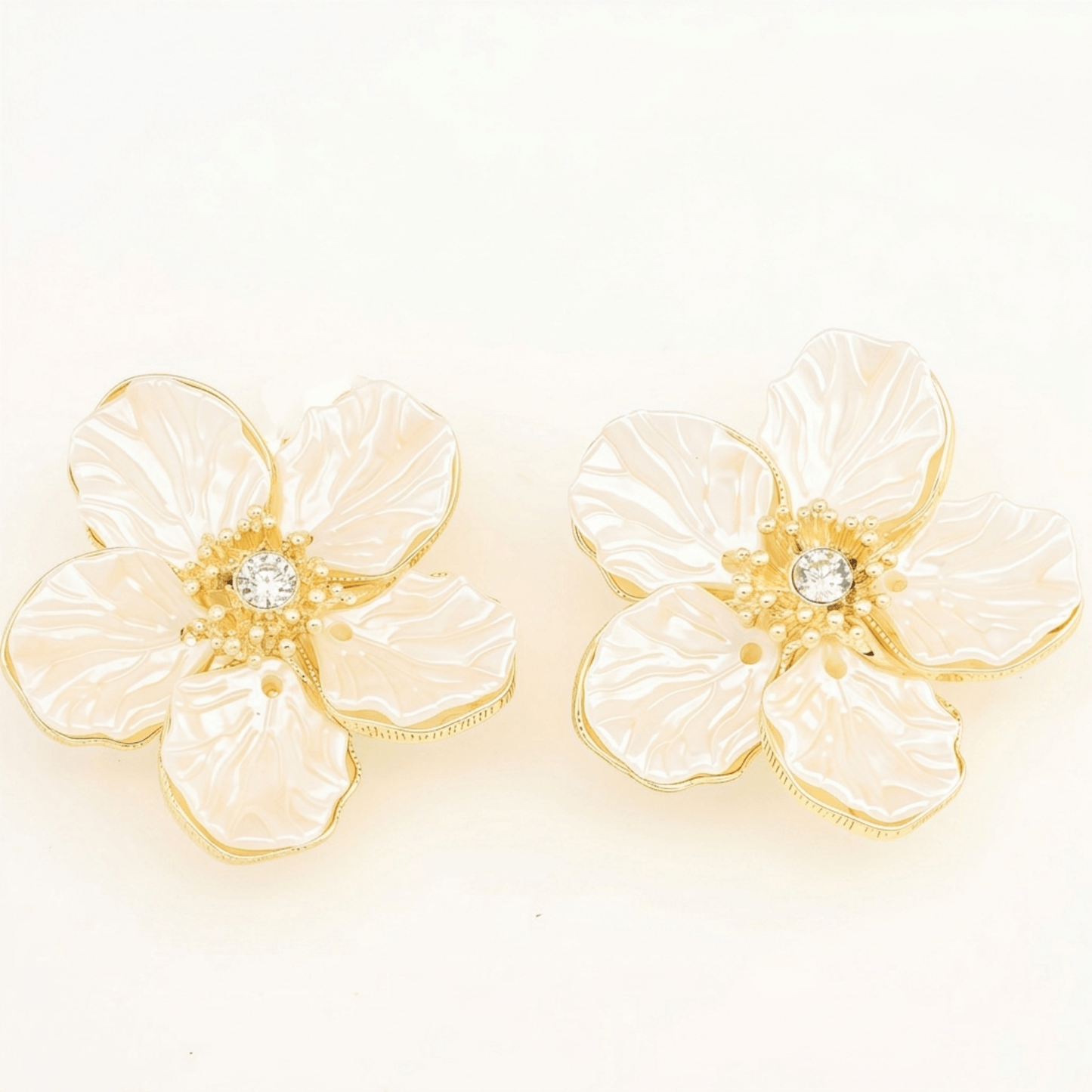 A pair of unisex camellia button covers that can also be used as cufflinks or collar pins, highlighting the versatile and premium materials.